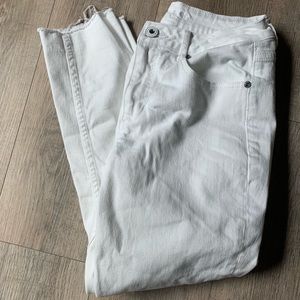 Maurices White High Waist Skimmer 3/4 Pants 7 8